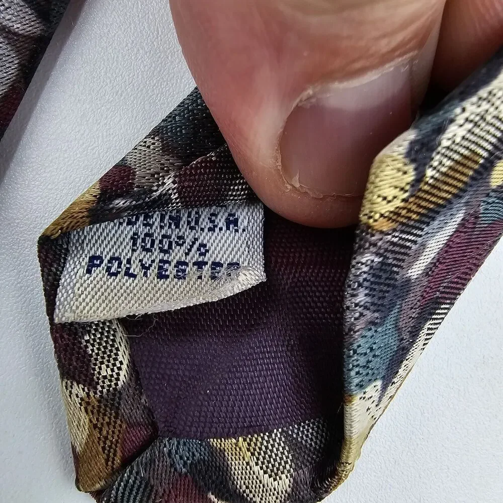 Mens Necktie Burgundy Muilti Colored Towncraft, size 55.5 x 3.5 inch Vintage